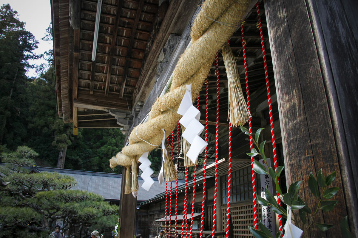 注連縄（しめなわ）の張り方