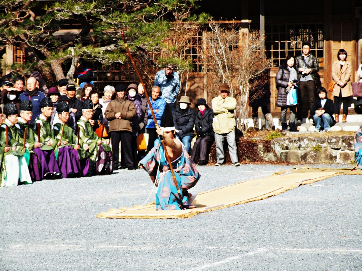 平成２７年１月１７日９時３０分御弓始祭・奉射神事のご案内