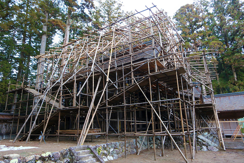 完成した足場の様子（御本殿）